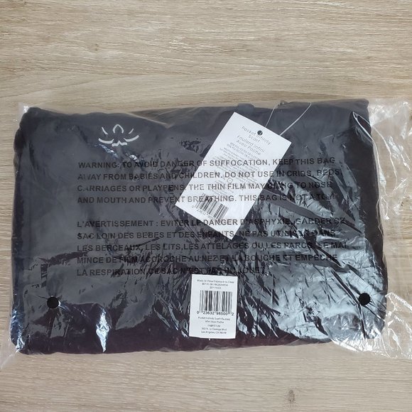 BEYOND YOGA Hidden Pocket Infinity Scarf Black O/S New with Tags - Picture 3 of 3